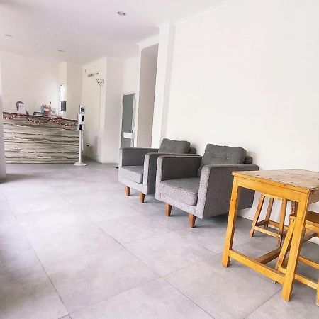 Hotel Nyenyak Mrt Lebak Bulus Simatupang à Jakarta Extérieur photo