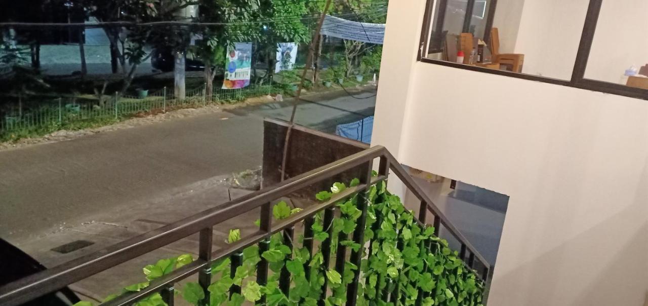 Hotel Nyenyak Mrt Lebak Bulus Simatupang à Jakarta Extérieur photo